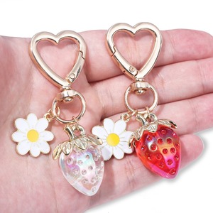 Cute 3d Strawberry Keychain Kawaii Design Heart Flower Daisy Fruit Strawberry Key Ring Handbag Pendant Decorative Accessory