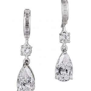 Ensemble de boucles d'oreilles de fiançailles en diamant de laboratoire taille poire, or blanc 14K 18K, trois pierres en forme de triligne, bande incurvée assortie, pour mariée - Product Image 1