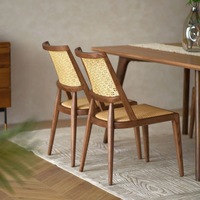 Chaise de salle à manger empilable en métal moderne avec un design ergonomique, durable, écologique et facile à nettoyer pour l'ameublement des restaurants