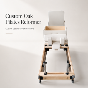 Máquina de Pilates Reformer Comercial de Madera de Roble con Logotipo Personalizado y Color de Cuero, Directo de Fábrica para Estudios Profesionales - Product Image 1