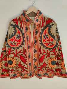 Veste en velours Suzani brodée à la main pour femmes, veste bohème en velours unique, élégante, vêtement d'extérieur d'hiver, tendance moderne - Product Image 3