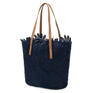 กระเป๋าผู้หญิงฤดูใบไม้ผลิ 2026 กระเป๋าสะพายไหล่เดียวแบบลูกไม้ กระเป๋าช้อปปิ้งผู้หญิงทรงถังขนาดใหญ่ กระเป๋าโท้ทปักลายฉลุ - Product Image 5