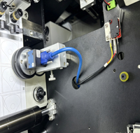 Máquina de acabado de etiquetas con cabezal de corte multi-servo de ancho A3, guía de banda y sistema automático de eliminación de residuos
