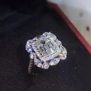 Anillo de Diamantes de Corte Esmeralda de Lujo Q580, Anillo de Compromiso para Mujer con Diamantes Naturales, Diseño de Halo Chapado en Oro de 14K - Product Image 3