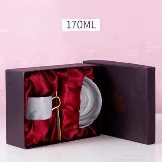 Blanc dans une boîte cadeau