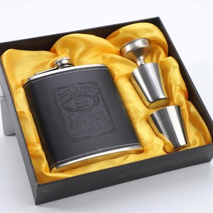 Gourde isotherme en acier inoxydable de 7 oz avec entonnoir, coffret cadeau en métal pour hommes et femmes, idéal pour les mariages et les fêtes - Product Image 4