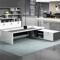 Nuova Scrivania Direzionale di Design Moderno e di Alta Gamma, Personalizzabile per CEO, Manager e Dirigenti