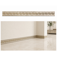 Plinthe en porcelaine à motif clé grecque pour décoration murale intérieure, plinthe en carrelage aspect marbre avec incrustation dorée pour salon