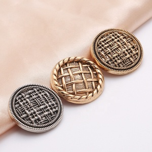 Phụ Nữ Mới Của Matte Vàng Đen 4-Lỗ May Nút Chân Lớn Trang Trí Kim Loại Mạ Cho Áo Quần Áo Phụ Kiện May Mặc - Product Image 2