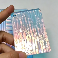 Feuille acrylique arc-en-ciel irisée, textures multiples, ondulations d'eau, panneau PMMA cannelé pour découpe laser, décoration intérieure
