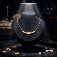 Collar Personalizado de Acero Inoxidable Antideslustre con Colgante Curvo Grabado con Letra y Sonrisa, con Cadena Cubana