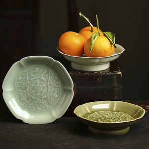 Plateau à thé en céramique Relief Lotus, forme de fleur, style rétro, assiette à fruits, nouveau design chinois, plat en poterie - Product Image 1