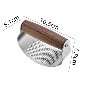 Prensa de ajo <span class=keywords><strong>manual</strong></span> mejorada de acero inoxidable con mango ancho de madera, <span class=keywords><strong>picadora</strong></span> y trituradora de ajo para utensilios de cocina doméstica - Product Image 6