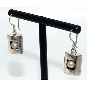 Orecchini pendenti rettangolari in argento Sterling 925 e perla da 6mm - Product Image 1