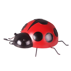 Decorazione Murale Creativa in Ferro Battuto a Forma di Coccinella, Ideale per Appendere sulle Pareti dell'Asilo - Product Image 1