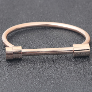 Pulsera de moda con diseño de herradura de 57 mm y 4 mm, de acero inoxidable, en forma de D, geométrica, unisex, ideal para regalo. - Product Image 4