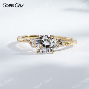 Starsgem 1.1ct 5.7*5.9mm taille coussin diamant cultivé en laboratoire or jaune 18 carats bague de fiançailles unisexe classique - Product Image 1