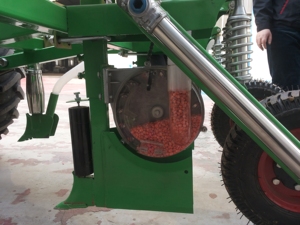 Sembradora de Precisión para Maíz de 2 a 5 <span class=keywords><strong>Surcos</strong></span> con Fertilizante, Tractor de 12hp a 80hp, Maquinaria Agrícola - Product Image 3