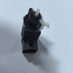 สวิตช์ไฟเบรคฮุนได 93810-3S000 สำหรับเปลี่ยนซ่อมสวิตช์อัตโนมัติพลาสติก - Product Image 2