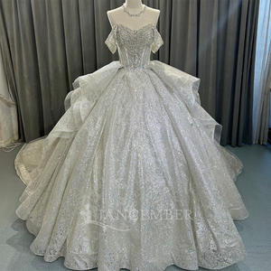 Robes de mariée modernes et élégantes, coupe princesse, personnalisées, imprimé floral, décolleté cœur, traîne chapelle, longueur ras du sol, ornées de sequins et de perles - Product Image 1