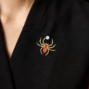 Broche de Lujo Hecho a Mano con Forma de Araña, Ágata Natural Nanhong y Perla de Agua Dulce, Chapado en Oro sobre Cobre, Joyería Fina - Product Image 5