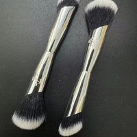 Pinceau de maquillage double embout en poils synthétiques, avec logo personnalisé, en métal brun, à forme angulaire, pour le visage et le fond de teint