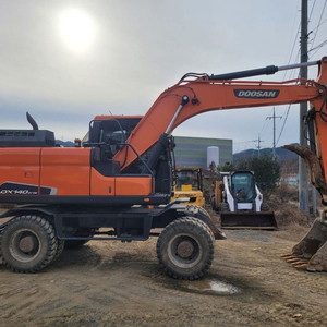 Excavatrice sur chenilles d'origine coréenne Doosan DX140 d'équipement lourd d'occasion en excellent état à Shanghai - Product Image 3
