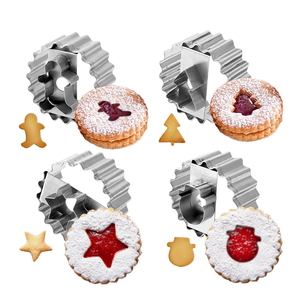 4 <span class=keywords><strong>emporte</strong></span>-pièces ronds en acier inoxydable avec Père Noël et homme en pain d'épices pour Noël et les fêtes d'hiver - Product Image 1