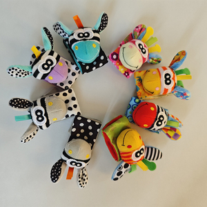 Jouets en peluche bébé <span class=keywords><strong>hochet</strong></span> chaussettes hochets poignet hochets <span class=keywords><strong>faire</strong></span> des sons bébé <span class=keywords><strong>hochet</strong></span> jouets pour bébés - Product Image 4