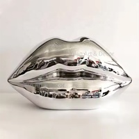 Personnaliser les couleurs de chrome bonbon de grande statue de galvanoplastie meublée FRP Sculptures en forme de lèvre Vitrine de magasin Artisanat d'art