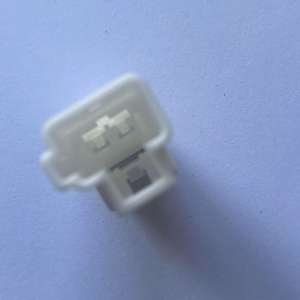 מחבר רתמת רכב 2 פינים זכר לבן נחושת 12V 12A לחיבורי חוטי רכב YONGFENG MG641035 - Product Image 4