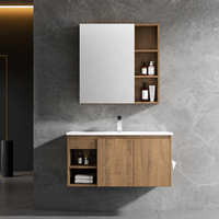 Ensemble de meuble-lavabo mural de salle de bain moderne de luxe en chêne mat avec vasque de rangement et armoire miroir sur le dessus du meuble-lavabo