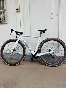 <span class=keywords><strong>Bicicleta</strong></span> de Carretera de Fibra de Carbono Profesional de Alto Rendimiento Personalizable para Competiciones de Adultos, 24 Velocidades, Transmisión Mecánica - Product Image 4