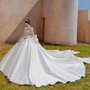 Vestido de Novia Moderno con Bordado, Escote en V, Largo hasta el Suelo, Corte en A, Manga Larga, Falda de Tul con Encaje de Cristal, Satén Brillante, Sujetador Incorporado - Product Image 1