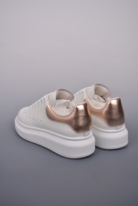 Chaussures de sport pour hommes en cuir véritable, design original haut de gamme, chaussures de skate décontractées à semelle plate pour l'extérieur - Product Image 4