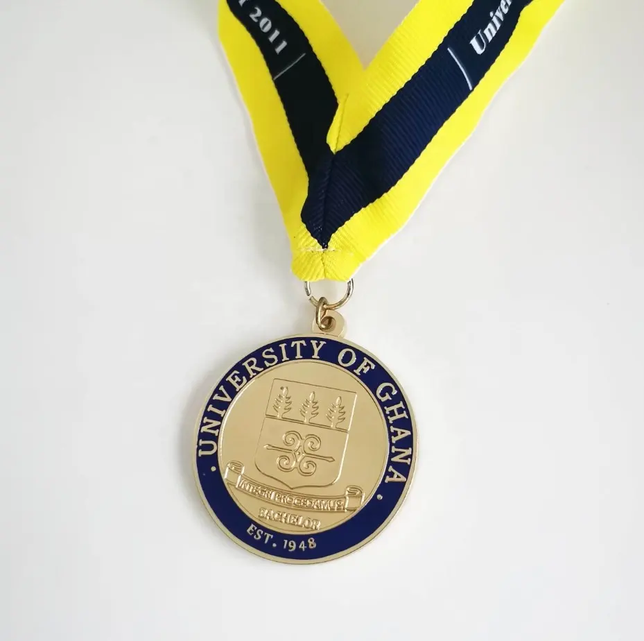 Gana üniversitesi lisans mezuniyet madalyon madalyası kordon ile
