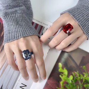 เครื่องประดับแฟชั่น แหวนทองแดงชุบทองดำ ดีไซน์สวยหรู ประดับด้วยพลอยคอรันดัมสีแดงขนาดใหญ่ 15*20 มม. สำหรับผู้หญิง - Product Image 5