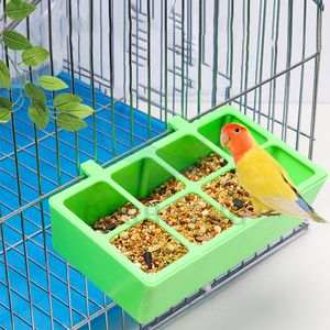 Venta al por mayor 8 rejillas de agua jaula de pájaros tazón pequeño colgante de plástico <span class=keywords><strong>comederos</strong></span> de pájaros bebidas <span class=keywords><strong>bebederos</strong></span> de agua alimentador de agua <span class=keywords><strong>para</strong></span> jaula de pájaros - Product Image 1