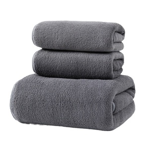 Ensemble de <span class=keywords><strong>serviettes</strong></span> de bain et de visage en polaire corail couleur unie style TikTok, ultra absorbantes, séchage rapide, non pelucheuses, trois pièces - Product Image 3
