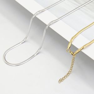 Cadena de Acero Inoxidable Chapada en Oro de 18K, Diseño de Espina de Serpiente, Delgada, para Hombre y Mujer, Color Plata - Product Image 1