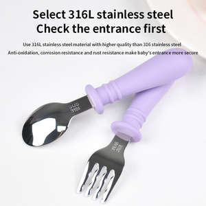 Ensemble cuillère et fourchette pour bébé, manche en silicone de qualité alimentaire, acier inoxydable, couverts antidérapants pour l'apprentissage de la diversification alimentaire - Product Image 4