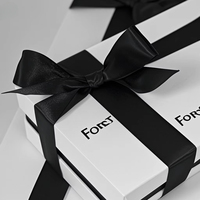 Emballage en papier de carton de luxe avec logo personnalisé Boîtes cadeaux à couvercle amovible blanc avec col