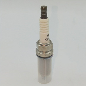 Bujías de encendido automotrices 90919-T1004 K20HR-U11 para motor de gasolina Jinbei Golden Cup, bujía de coche con resistencia estándar - Product Image 1
