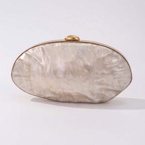 Bolso de mano a la moda para mujer, bolsos con forma de concha de mármol, bolso ovalado de mármol brillante, bolso de mano con cadena para mujer - Product Image 4