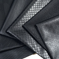 Texture différente 0.65mm noir gaufré Faux synthétique PU matériau tissu d'ameublement en cuir PU en ligne pour les matériaux de meubles