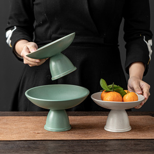 Plato de cerámica para frutas con pedestal, redondo, de color sólido, estilo retro, con soporte para fiestas y cenas. - Product Image 1