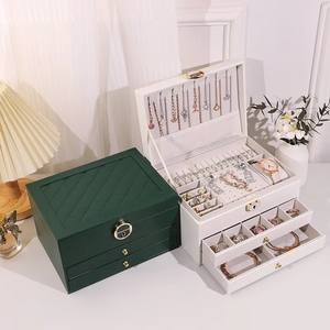 3 परतों के बड़े गहने बॉक्स आयोजक 2 दराज पु चमड़े के गहने भंडारण मामले महिला माँ क्रिसमस उपहार के लिए लॉक के साथ - Product Image 6
