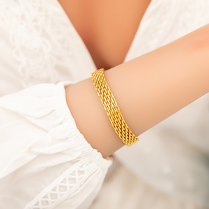 Pulseras de Moda, Oro de 18K, Acero de Titanio, Estilo Ligero y Lujoso, Joyería Estilo Instagram, Diseño de Cadena Multicapa - Product Image 3