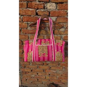 Bolsa de Lona Acolchada de Algodón Hecha a Mano, Interior Espacioso y Ligero, Diseño Duradero con Estampado Tradicional, Ideal para Viajar - Product Image 3