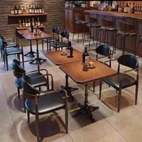 Ensemble table et chaises de bar en bois massif, style minimaliste moderne, avec structure métallique, pour restaurants et cafés commerciaux